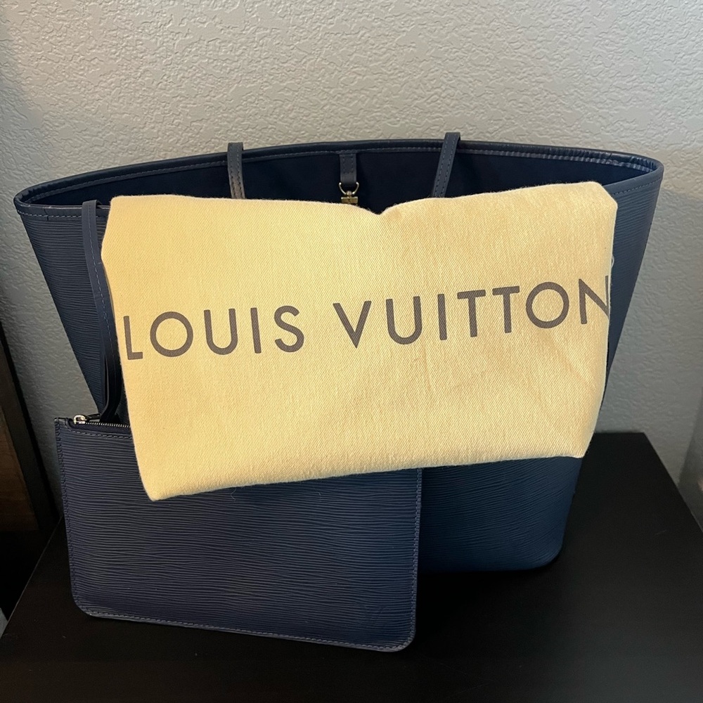 LV Neverfull medium epi leather indigo(navy)